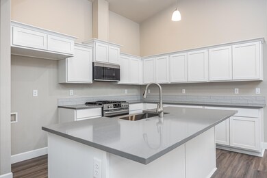2411 NE 5th St-4