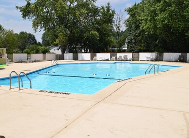 4511 Kings Walk Dr unit 2B, Rolling Meadows, IL 60008 - photo 6