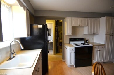 1581 Lee Terrace Dr unit F3, Wickliffe, OH 44092 - photo 3