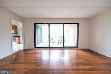 110 Roberts Ln unit 200, Alexandria, VA 22314 - photo 6