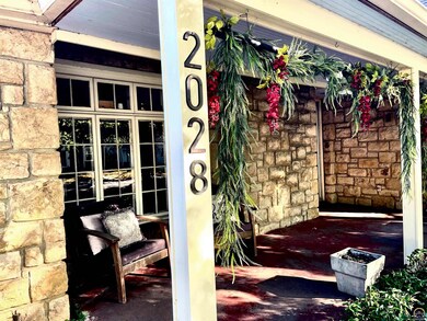 2028 SW Bowman Ct, Topeka, KS 66604 - photo 2