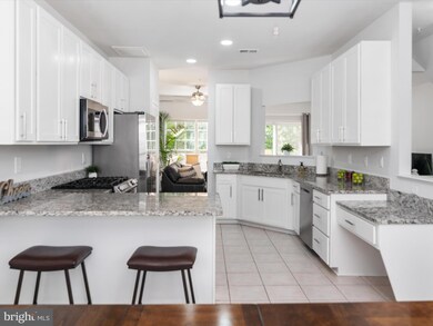 8706 Riverscape Ct, Odenton, MD 21113 - photo 5