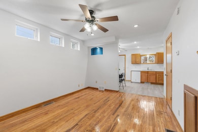 17-web-or-mls-463 Topping St-17.jpg