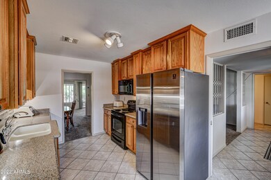 10350 W Caron Dr, Sun City, AZ 85351 - photo 5