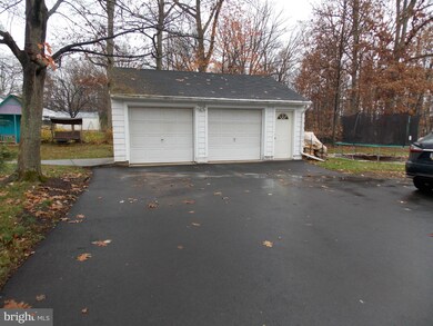 605 Oak St, Telford, PA 18969 - photo 2