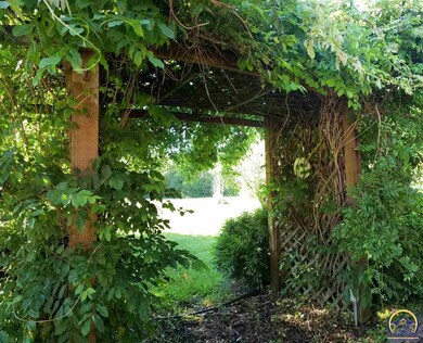 325 NW 86th St, Topeka, KS 66617 - photo 5