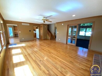 2208 SW Pondview Dr, Topeka, KS 66614 - photo 6