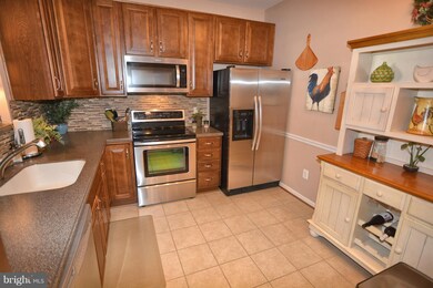8611 Wintergreen Ct unit 208, Odenton, MD 21113 - photo 2