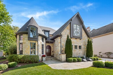 714 S Wright St, Naperville, IL 60540 - photo 2