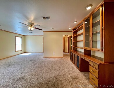 CROWN MOLDING