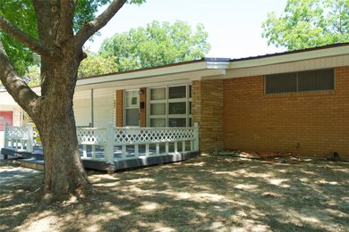 606 Line Dr, Gainesville, TX 76240 - photo 3