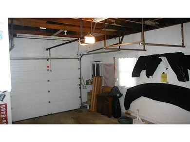 117 Simmonsville Ave, Johnston, RI 02919 - photo 5