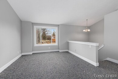 Great Room w/cathedral ceilings