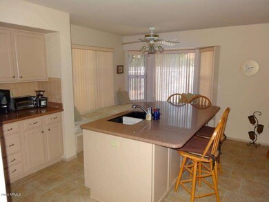 07 Kitchen 14217 W Heritage