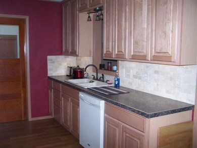 16 x 9, Wood Laminate Flooring, tile Back Splash, 