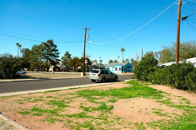 Side yard / Street view