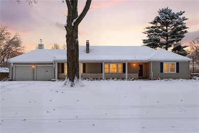 1004 W 96th St, Kansas City, MO 64114 - photo 2