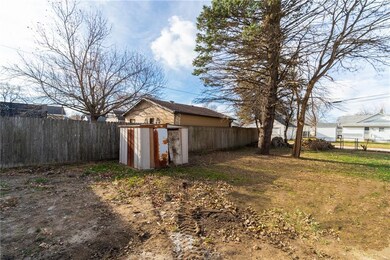 812 E 25th St, Des Moines, IA 50317 - photo 4