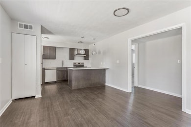 2810 Dorchester Dr unit 23, Oklahoma City, OK 73120 - photo 2