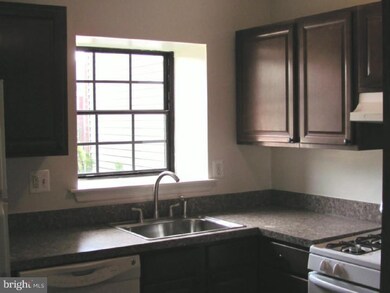 415 Snowflake Cir, Norristown, PA 19403 - photo 6