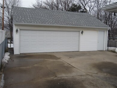 MAN CAVE! 30' x 24' (720 sq.ft.) heated and insula