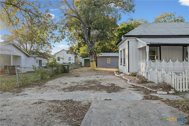 1014 S 3rd St, Temple, TX 76504 - photo 2