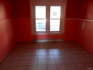 Living room Unit 1