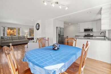 600 Trapelo Rd unit 4, Waltham, MA 02452 - photo 4