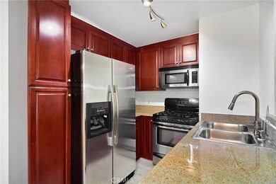 5510 Owensmouth Ave unit 301, Woodland Hills, CA 91367 - photo 5