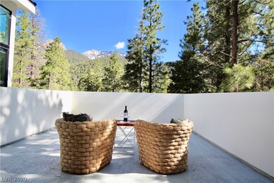 Dazzling contrast of comfort and modernism inside,