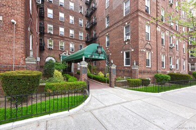Essex House unit 2C, Forest Hills, NY 11375 - photo 2