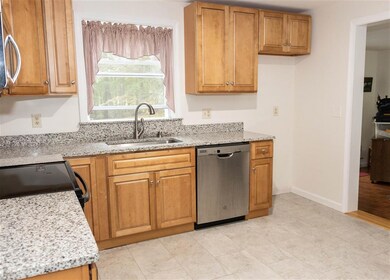 21 Raintree Dr, Londonderry, NH 03053 - photo 2