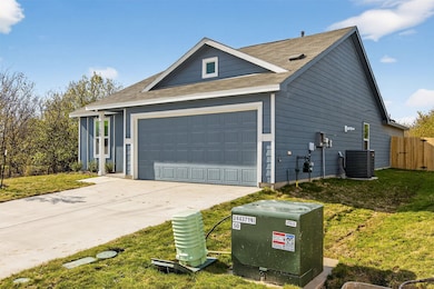 7129 Waterford Creek Ct, Fort Worth, TX 76179 - photo 2