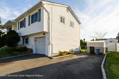 11 Briscoe driveway