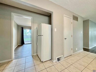 4006 SW Shunga Dr, Topeka, KS 66614 - photo 6