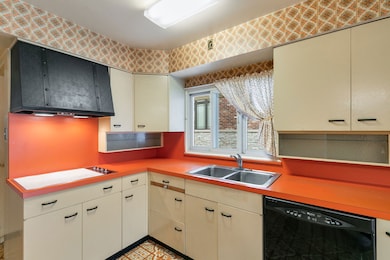 172 Olmsted Rd, Riverside, IL 60546 - photo 4