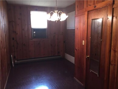 3rd bedroom or den!!