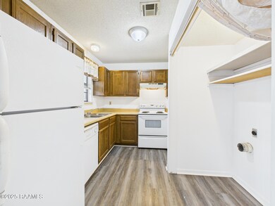 CAM04246G0-PR0182-STILL001