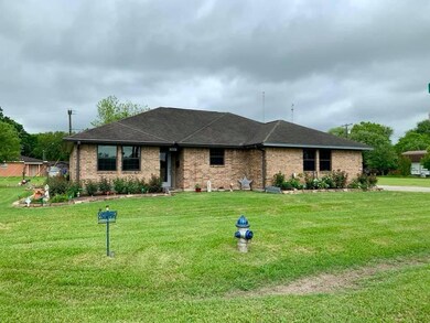 101 Ronald Ave, Bay City, TX 77414 - photo 2