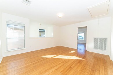 8331 Fuqua Gardens Dr, Houston, TX 77075 - photo 5