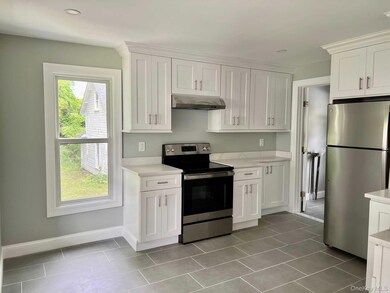 21 Washington Ave, Millbrook, NY 12545 - photo 4