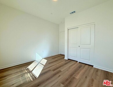 Comfortable bedroom 4 with clo