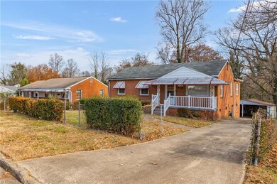 Front yard w fence