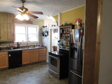 542 E 4th St, Nescopeck, PA 18635 - photo 5