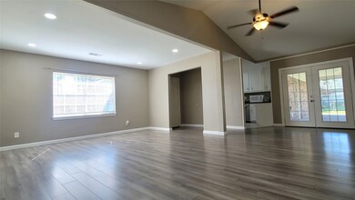 14011 Oak Leaf Ln, Houston, TX 77015 - photo 2