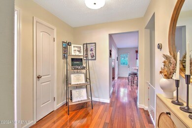 HALLKITCHEN ENTRANCE