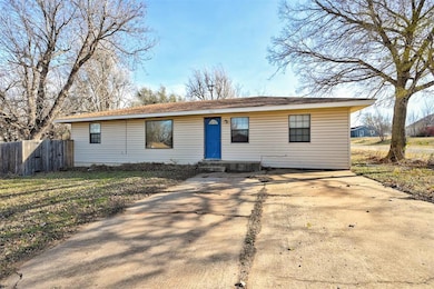 702 N 17th St, Guthrie, OK 73044 - photo 4