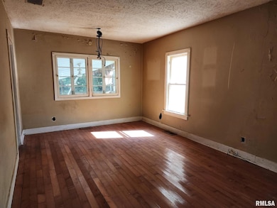 1330 N Ledlie Ave, Springfield, IL 62702 - photo 2