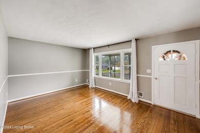 5706 Indian Rock Rd, Louisville, KY 40219 - photo 4