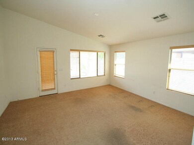 023-280517 family room